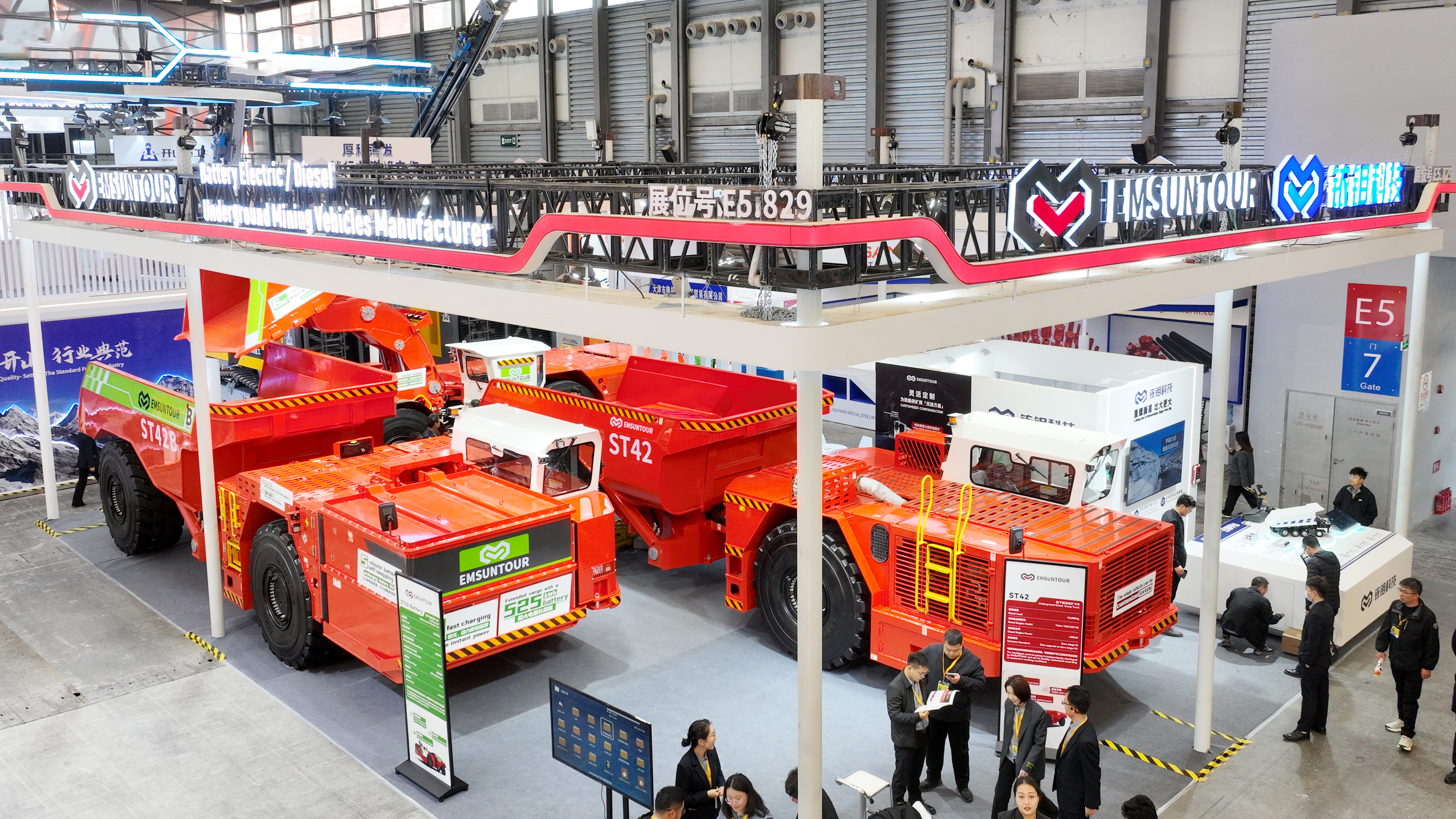 地下大型「自換電」運(yùn)礦卡車(chē)/鏟運(yùn)機(jī)全新首發(fā)，神拓智能裝備閃耀bauma CHINA 2024